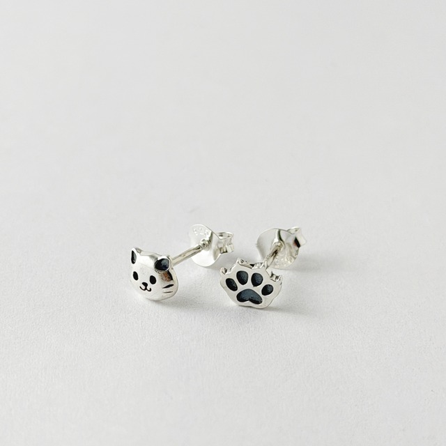 ニャンコ 肉球 スタッド ピアス  猫 小さめピアス プチピアス Small