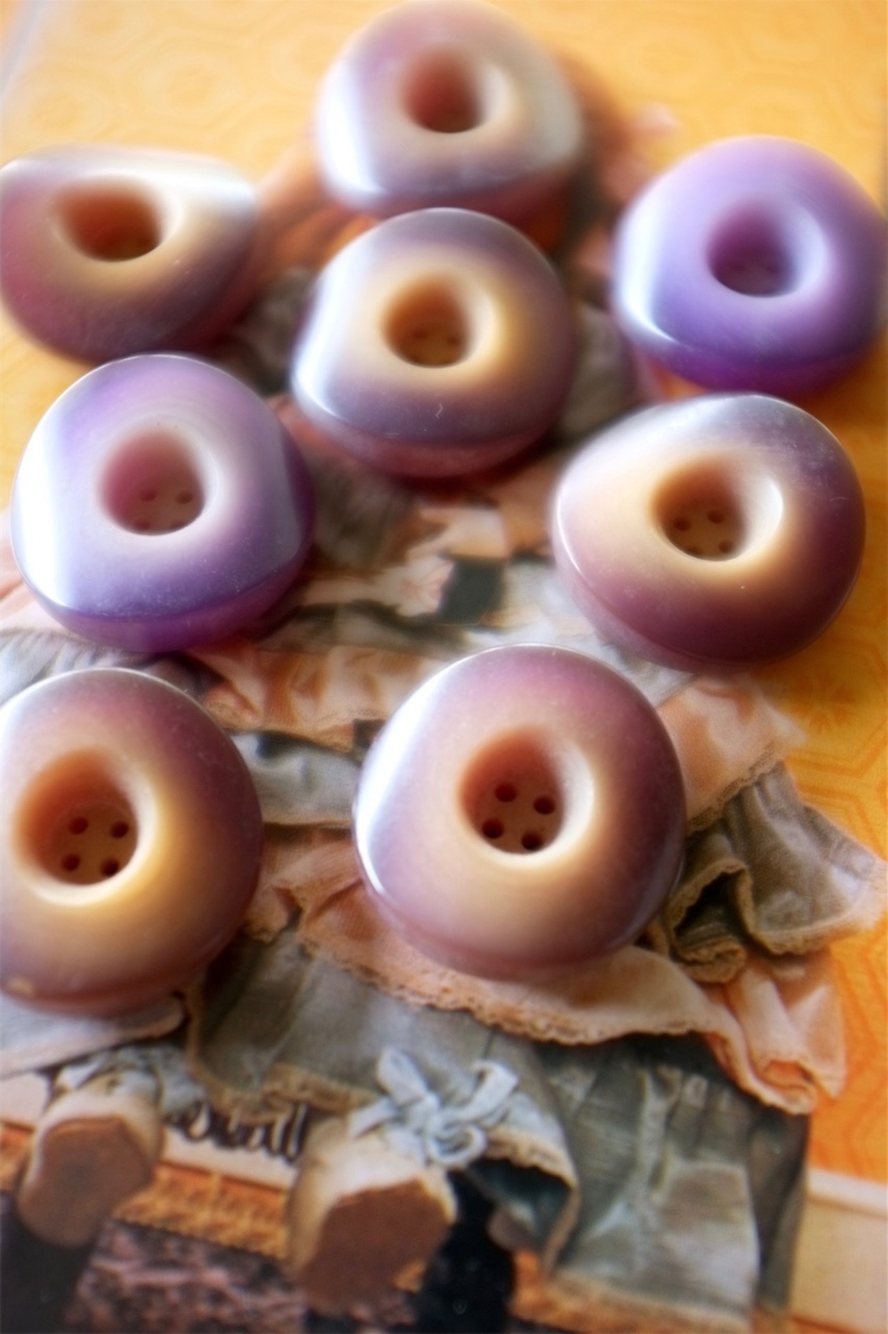 フランスヴィンテージ 50s ダリ的時計ボタンと濃密な灰紫  2.8c 2p