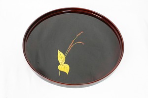 京漆器、気品ある水引草の蒔絵の丸盆