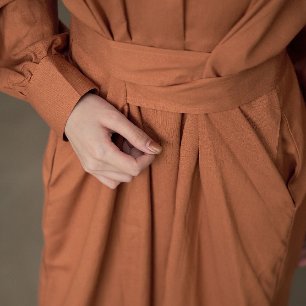 クロスストラップ ウエストスリミングワンピース H0070