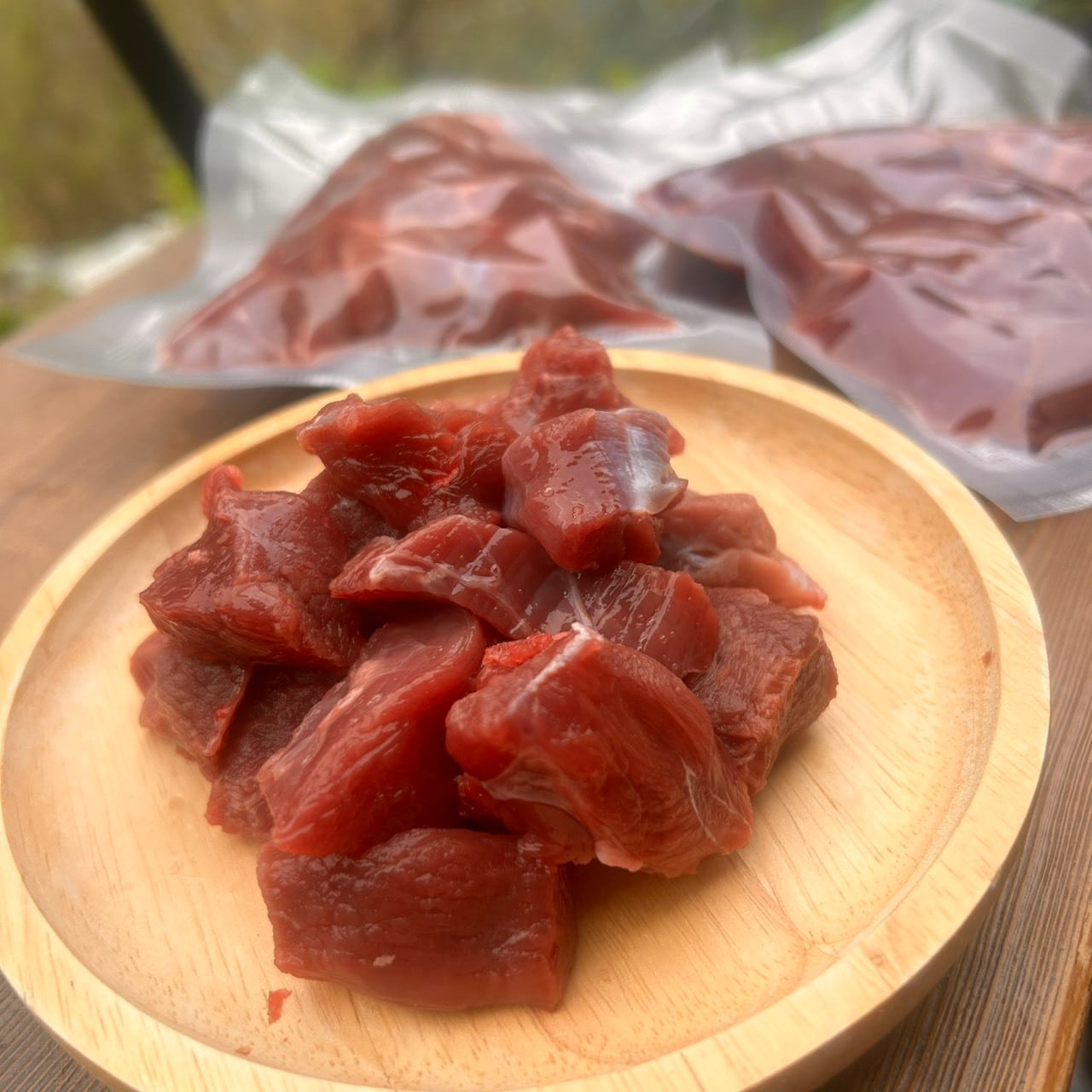 大鹿村産 鹿肉冷凍200g 真空パック | 森の小さな秘密基地 犬用ジビエ販売