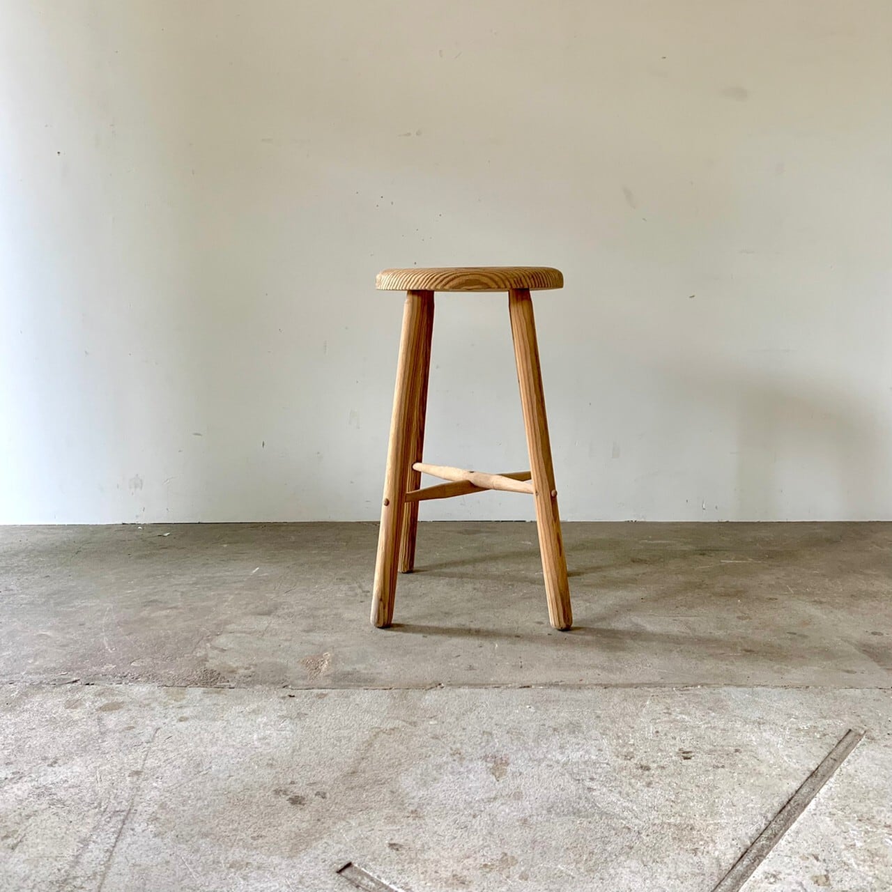 566　丸椅子　木のスツール　古家具