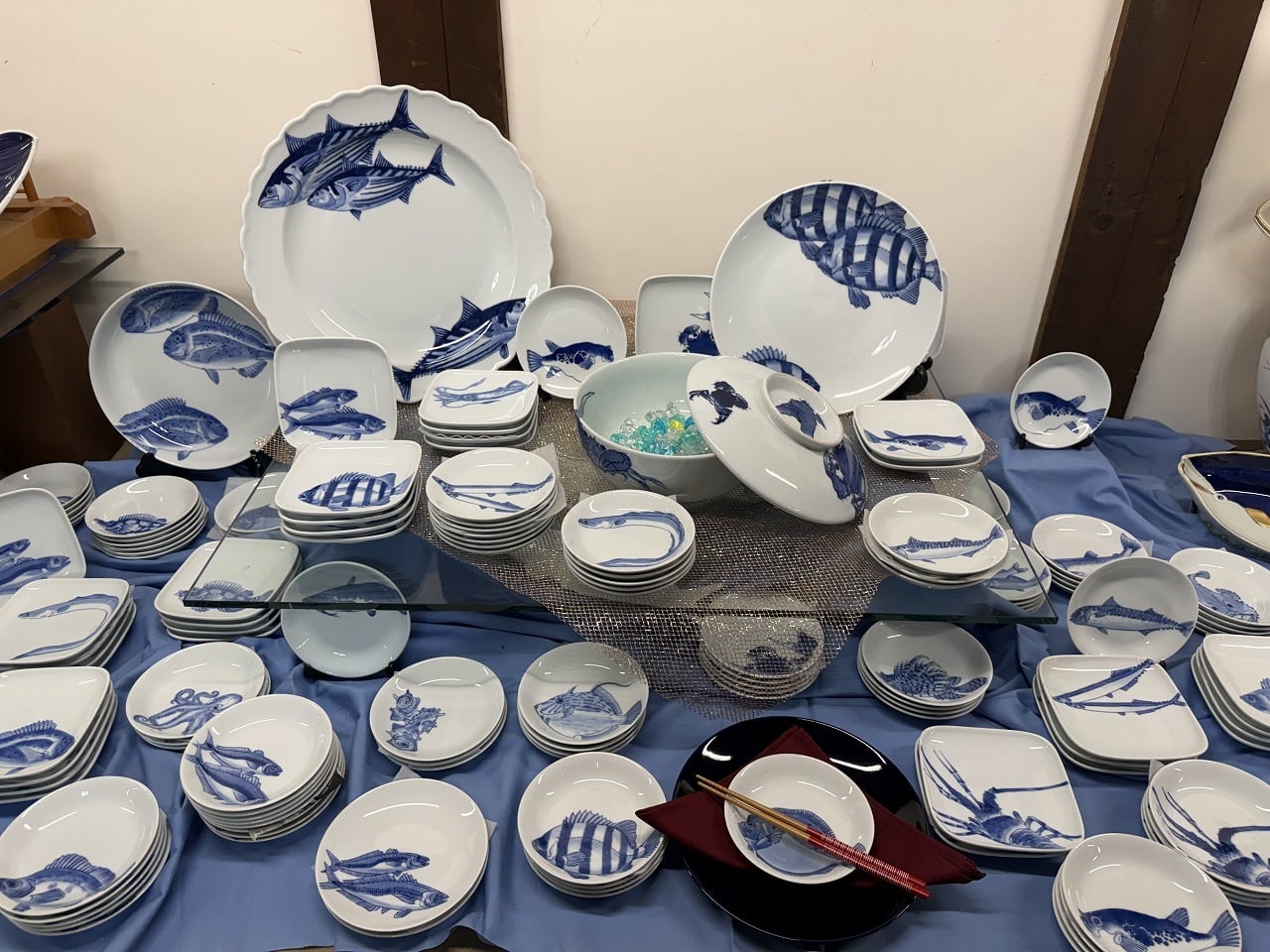 染付魚絵シリーズ イカ絵 丸型取皿14cm | yamatoku
