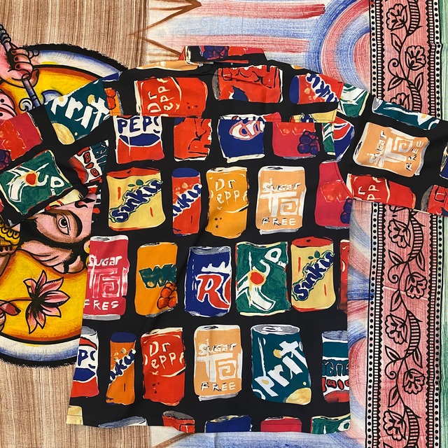 缶ジュースイラスト柄シャツ Curiosities Okinawa