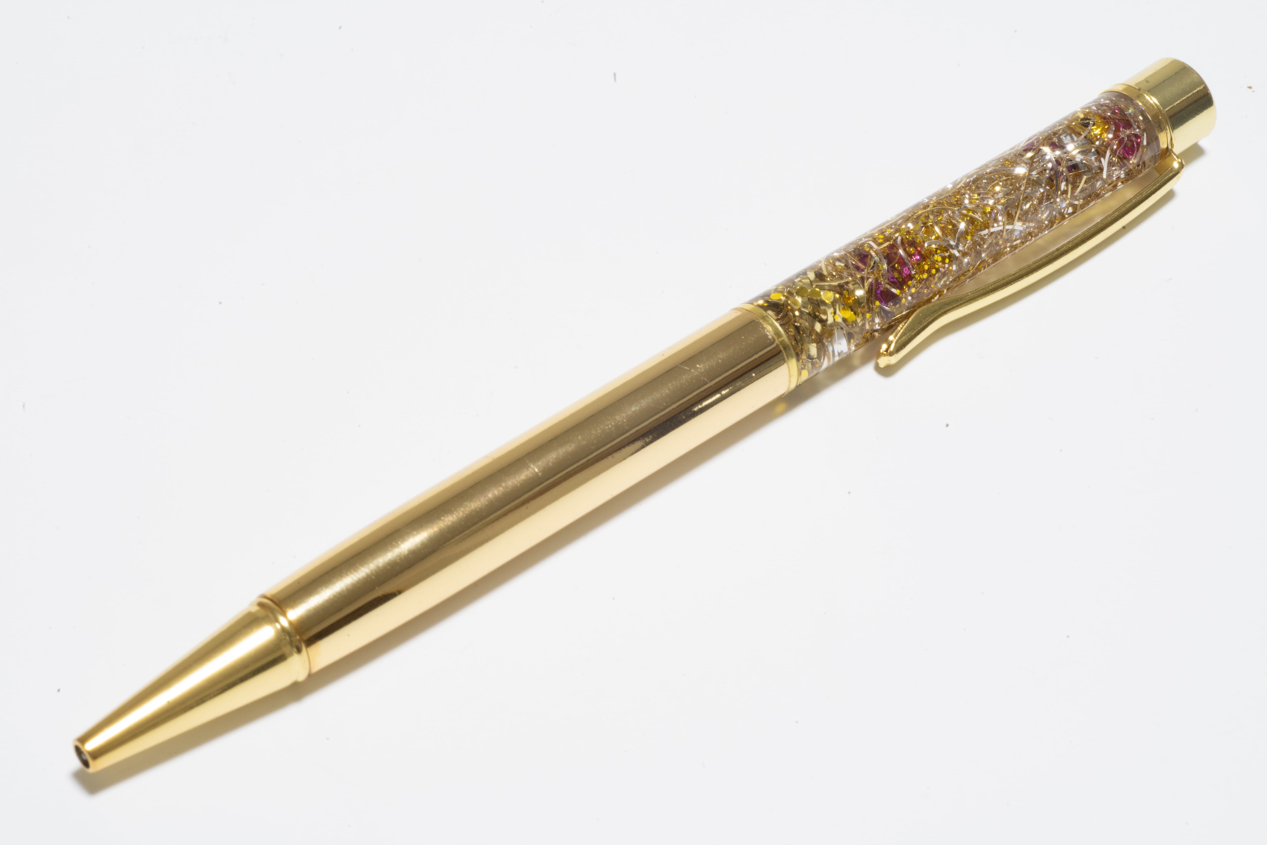 金属をふんだんに使ったパワー重視のキラキラ！オルゴナイトボールペン