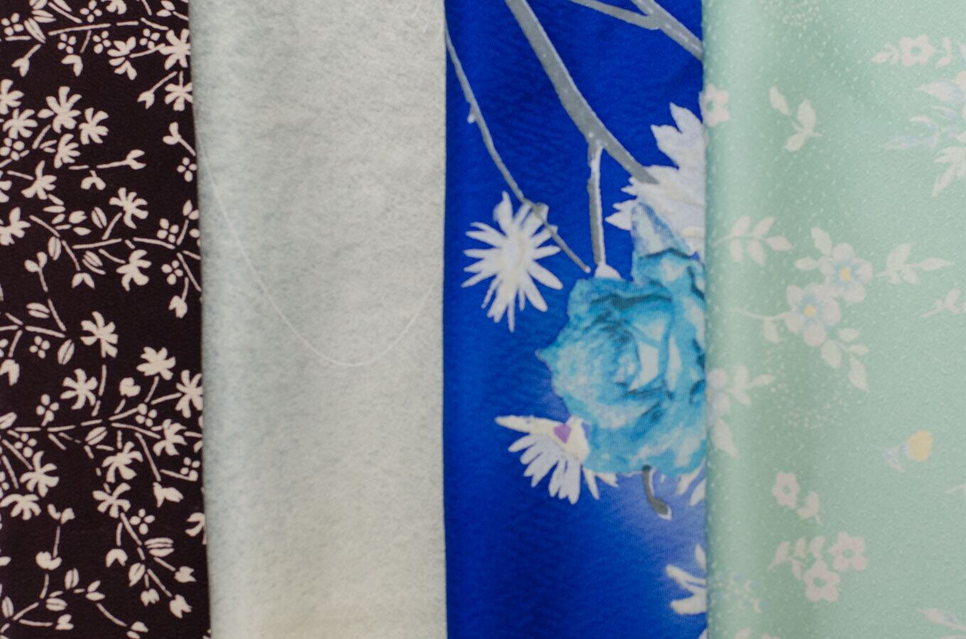 翡翠 馬の彫刻 木製台座付き 約幅40cm ヒスイ置物お宝