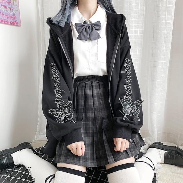 蝶刺繍パーカー ストリート｜黒 フード付き ジップアップ オーバーサイズ 地雷系 病み系 英字ロゴ バタフライ ゴシック