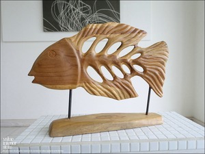 チーク無垢材 置物／魚 装飾 魚の形のオブジェ カフェ装飾 飾り フィッシュ デコレーション fish 無垢材アート 什器 置き物 W48ｘH35.5cm