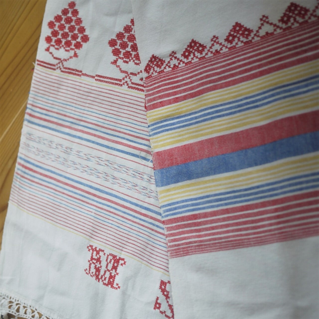 薔薇刺繍テーブルクロス クロスステッチ | こりすのパン屋Base店