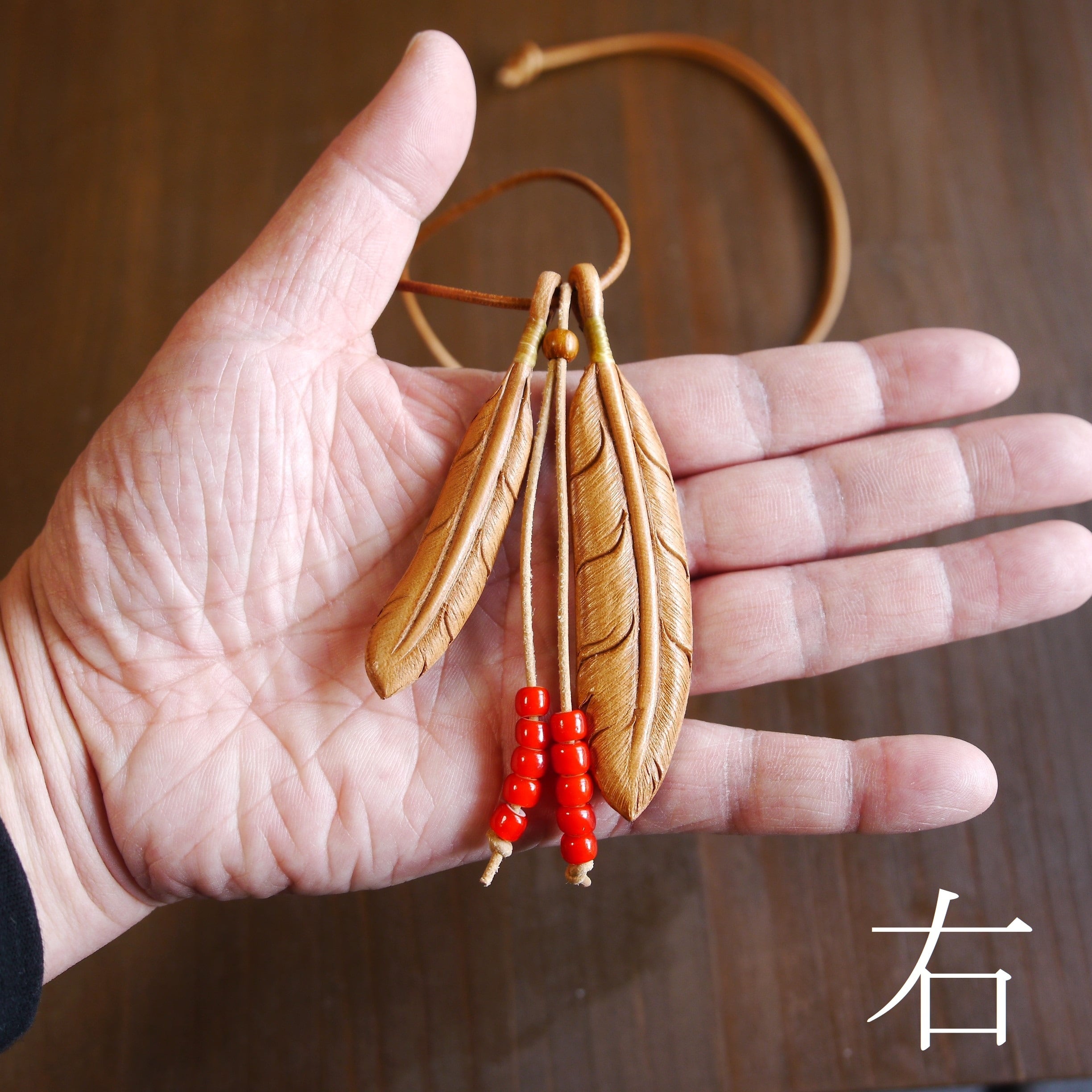 ヌメ革製イーグルフェザーネックレス (大&中） | Leather Works Exist