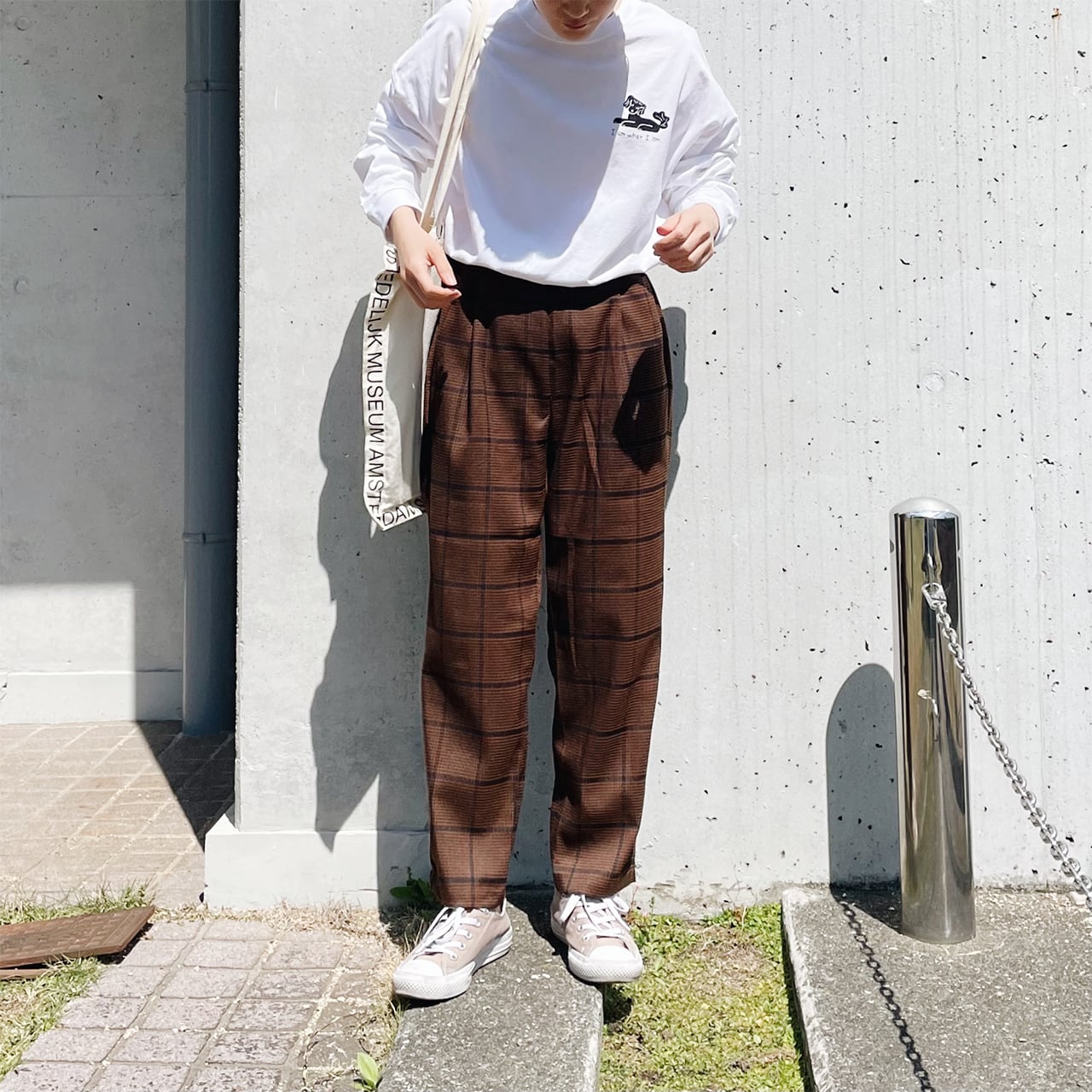 Check tuck tapered pants (brown)