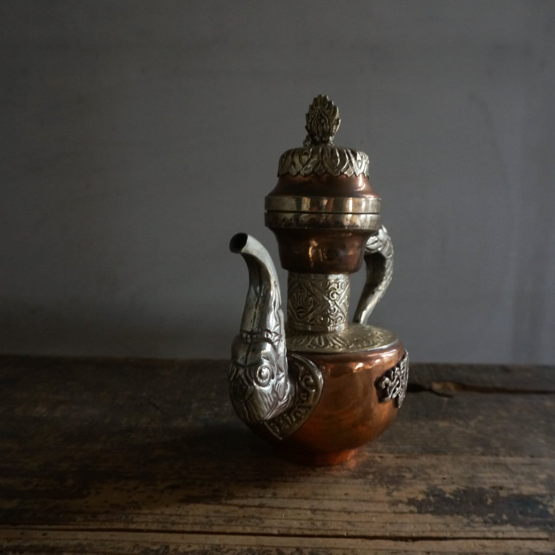 古いチベットの銅ポット