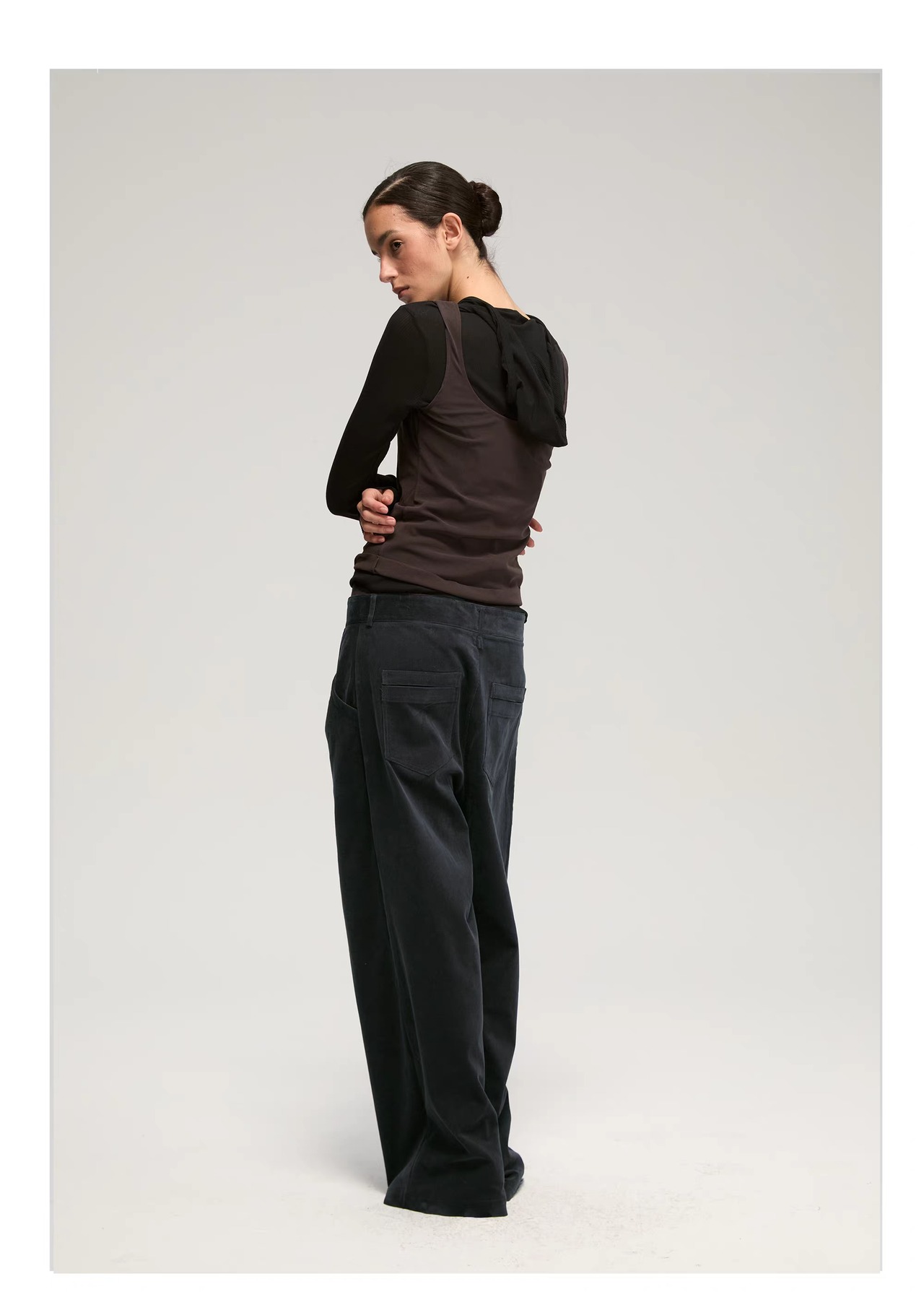 DECESOLO 26AW 100%コットン 細畝コーデュロイ タックトラウザー