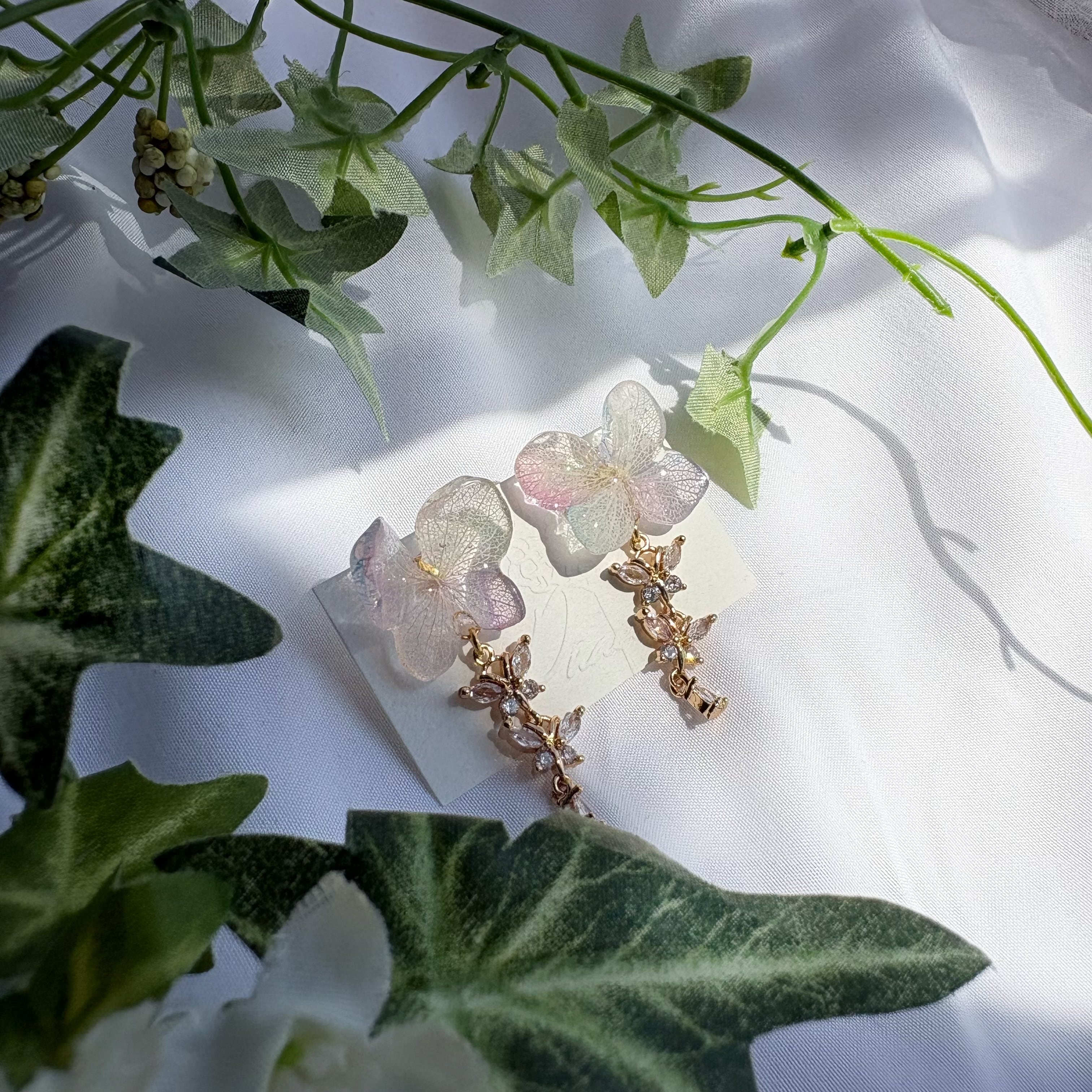 紫陽花蝶ピアス