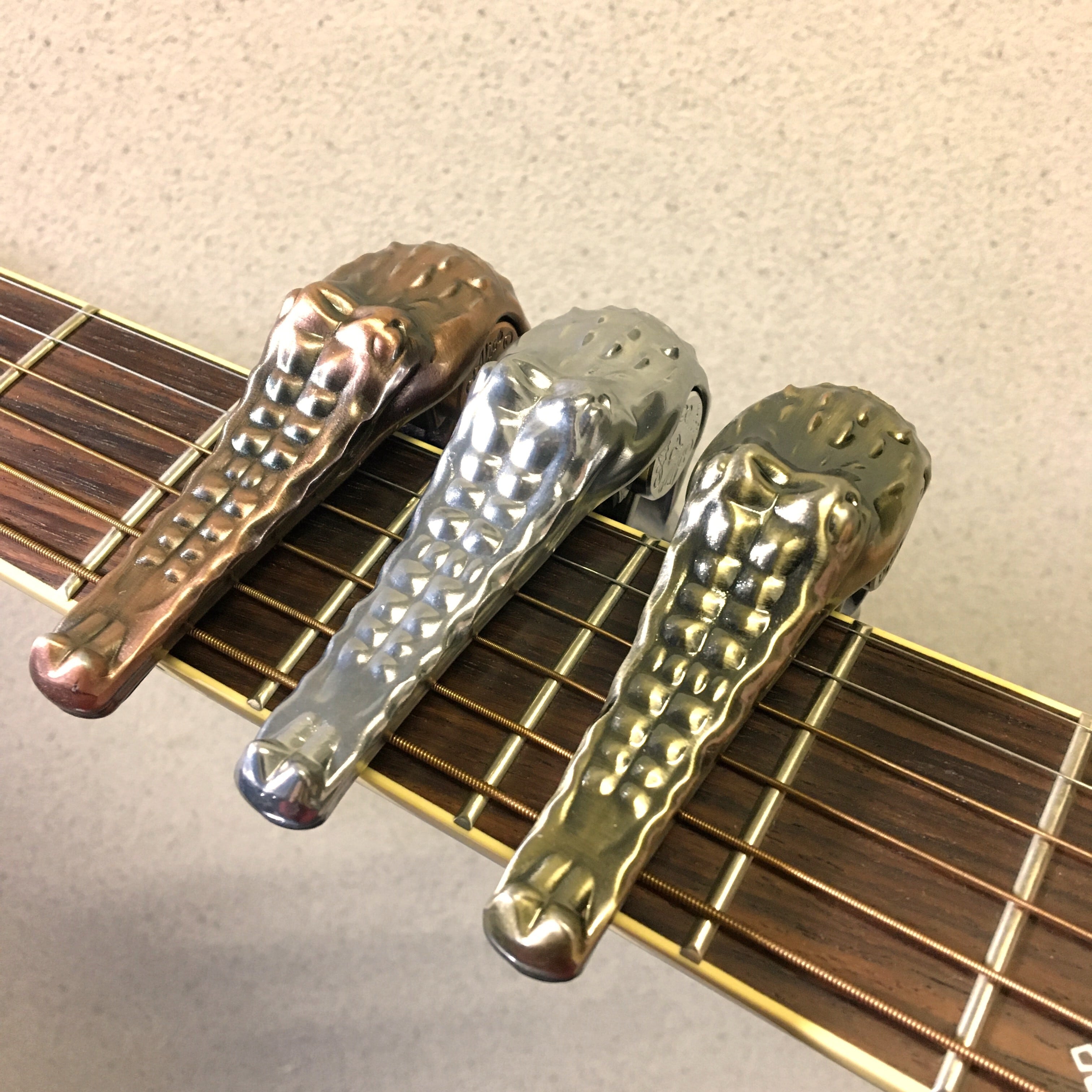 カポタスト ピンク ギターピック3枚付き ウクレレ対応  ギター対応 カポ