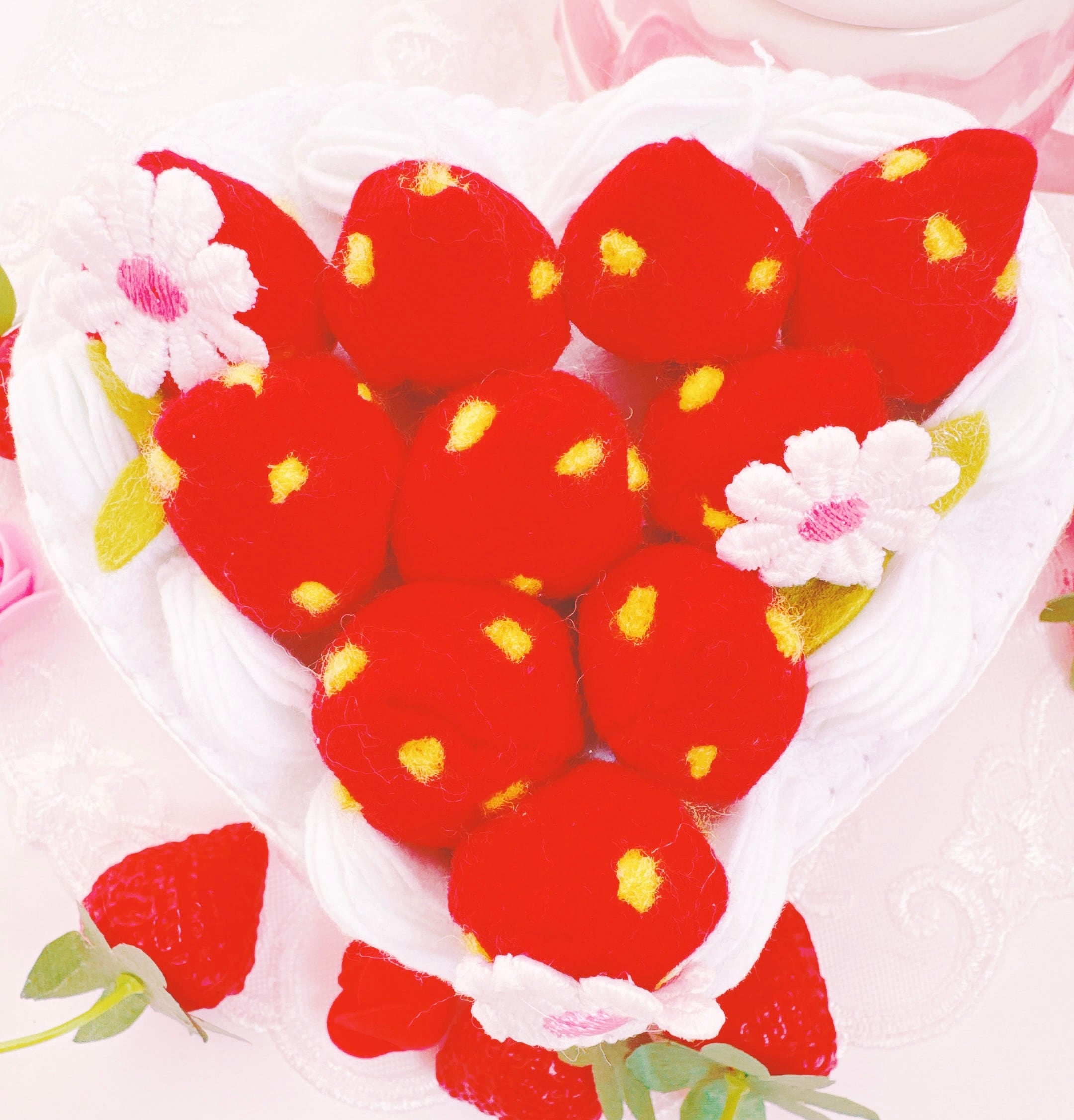 フェルトいちごハートケーキボックス | cafecookies