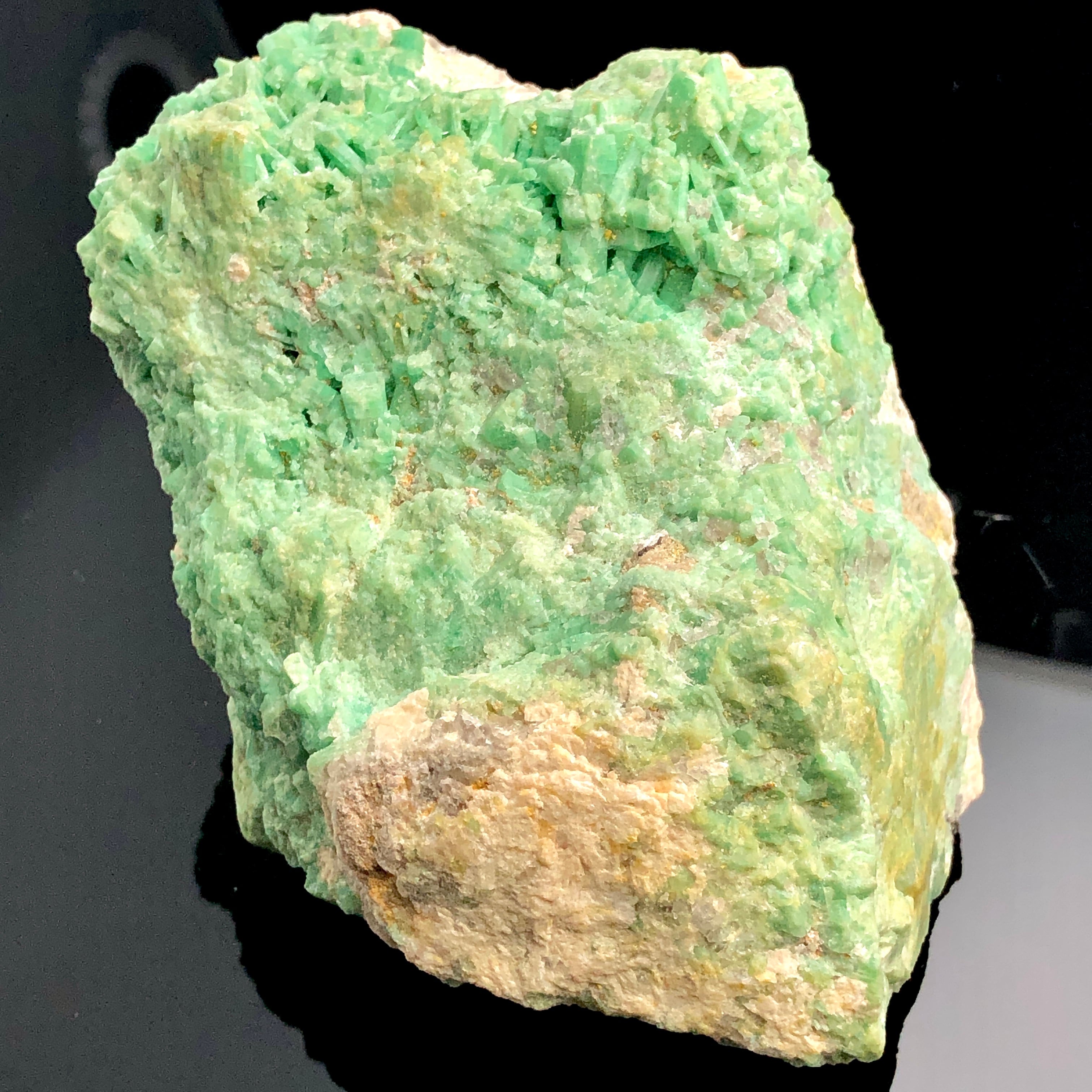 希少!鮮やかなグリーンカラー密集結晶エメラルド原石約533g 希少!鮮やかなグリーンカラー密集結晶エメラルド原石約533g
