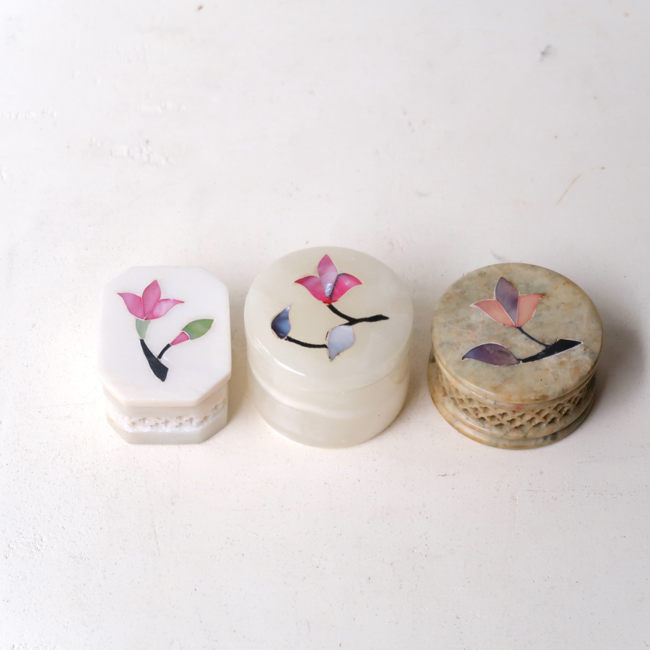 オニキスにピンクのお花のケース