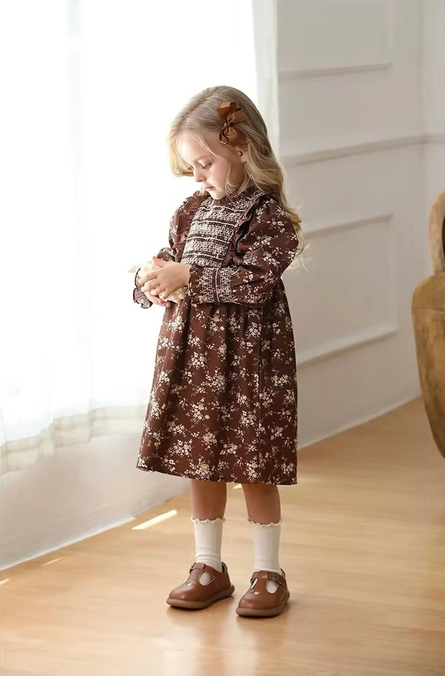 【取寄】たっぷりスモッキングが高見えする英国風フリル花柄ワンピース