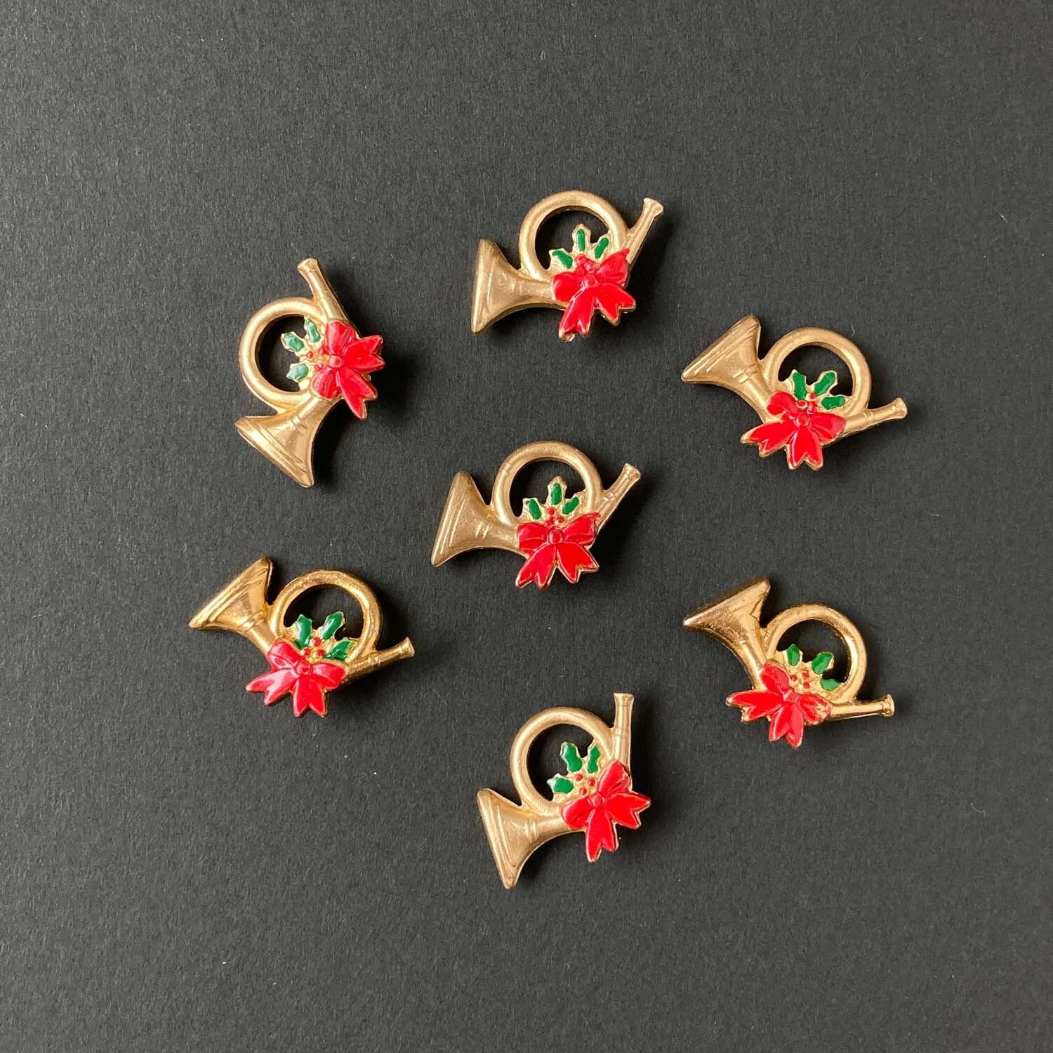 ヒイラギ飾りのホルンフランスボタン(25mm)