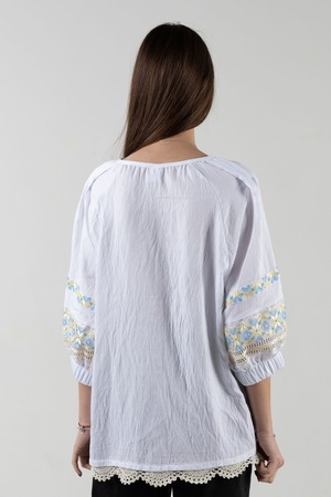 ウクライナ刺繍ヴィシヴァンカ　シルク糸　手刺繍　レディース・フリーサイズ