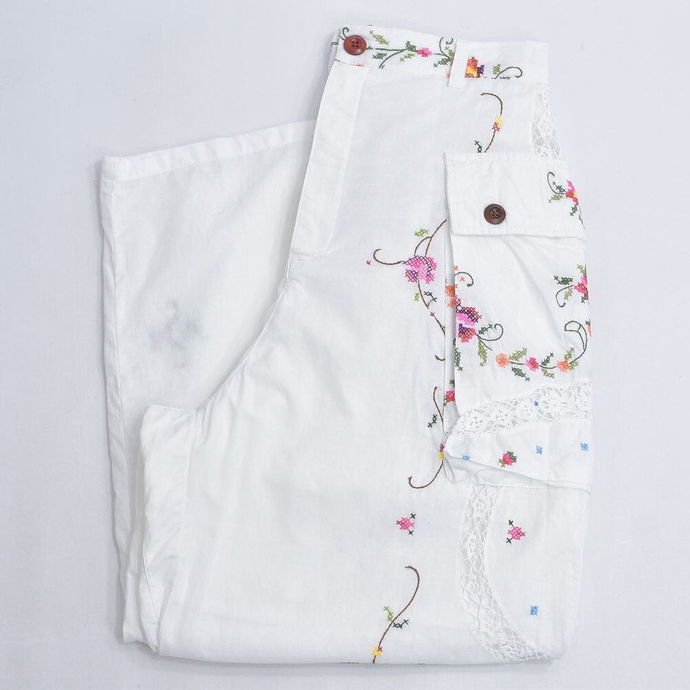 Remakeリメイク 再構築 パッチワーク&フラワー刺繍 デザイン ワイドシルエット コットン カーゴパンツ バギー ホワイト 古着 裏地付き レディースW70~98cm