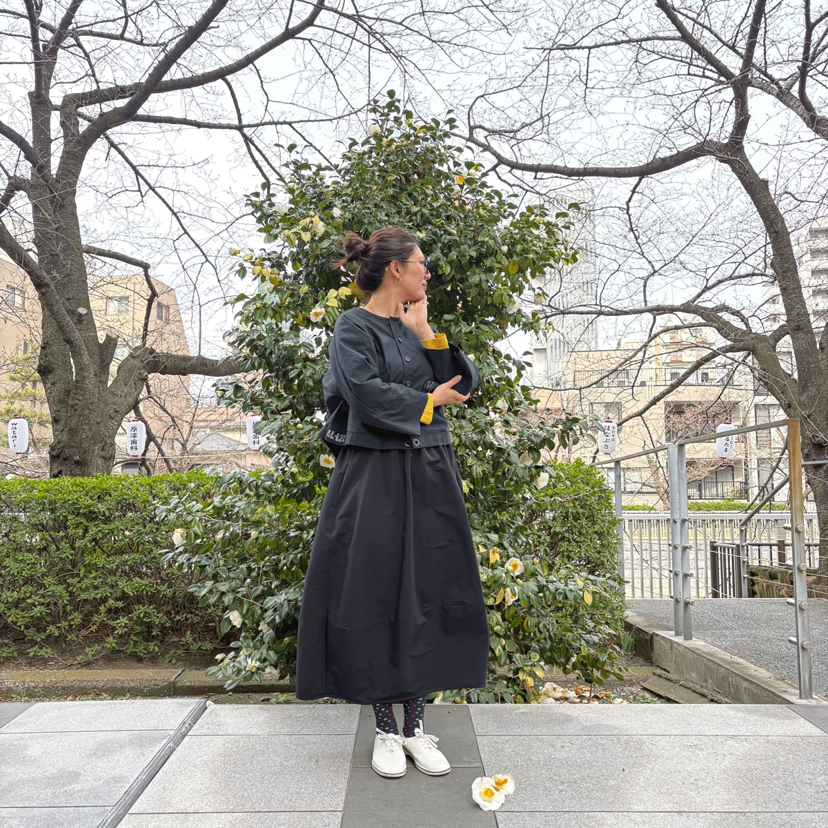 インディゴ混紡ロクヨン立体スカート