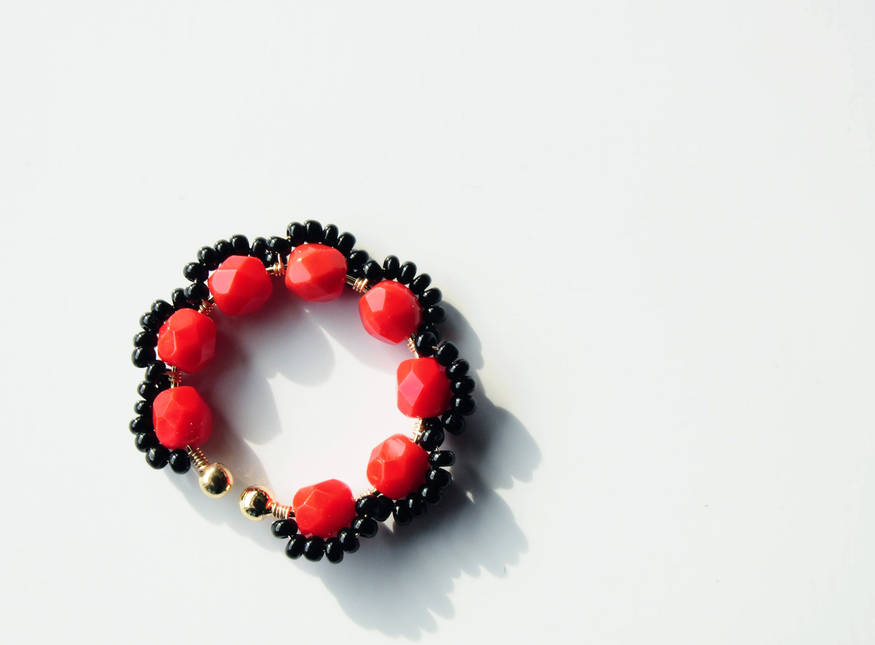 ＜Rollo～イロヅクビジュー～＞イヤーカフ『 Aka × Kuro 』