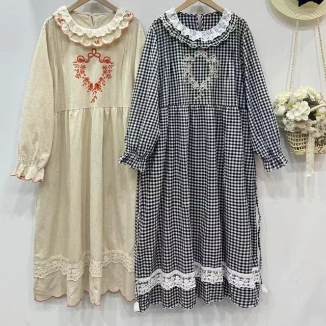 2色/フリルカラーフロント刺繍ワンピ ・12113
