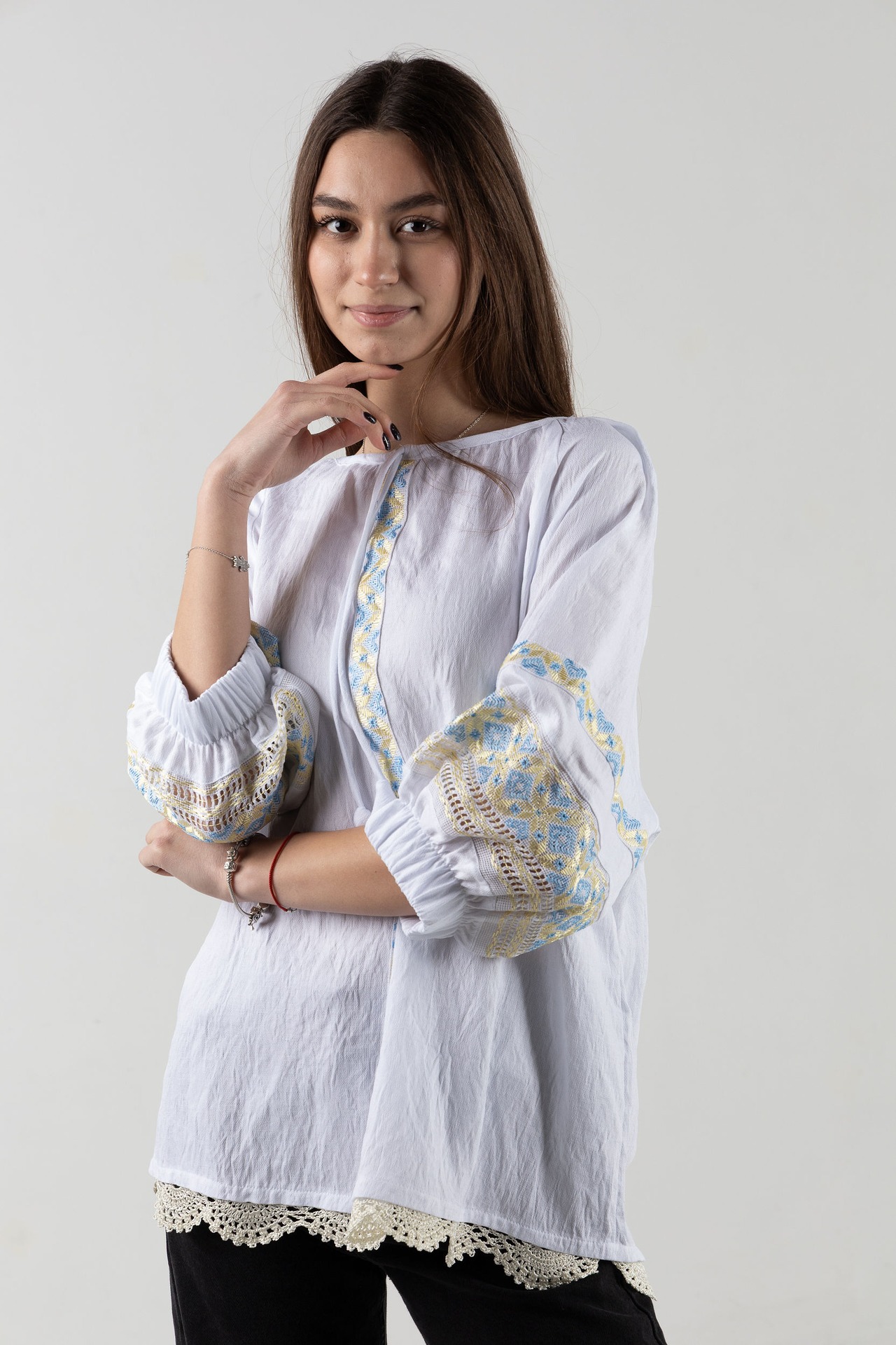 ウクライナ刺繍ヴィシヴァンカ　シルク糸　手刺繍　レディース・フリーサイズ - 1