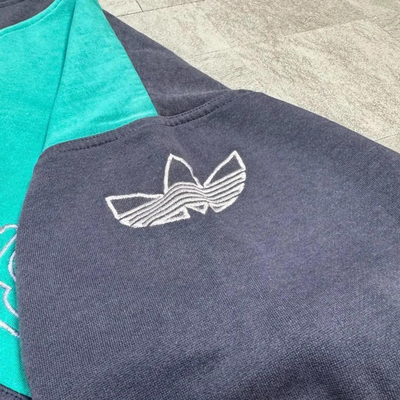 【神配色】アディダス スウェット 80s 銀タグ ロゴ刺繍 ゆるだぼ 美品 希少