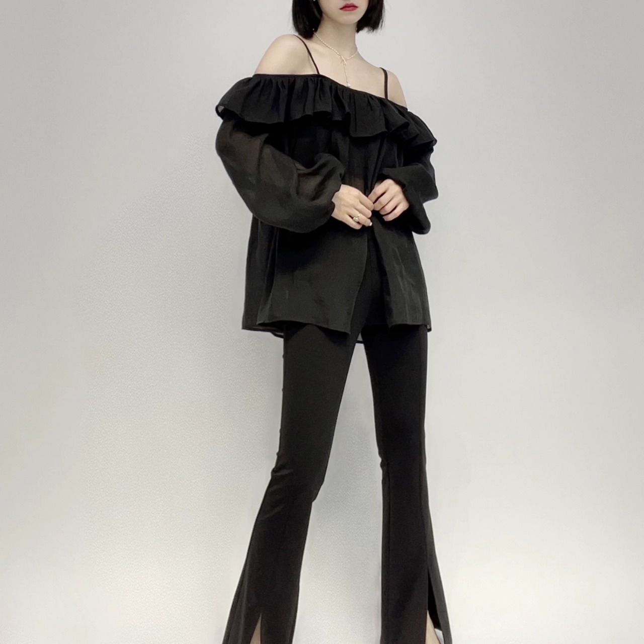 Puff-sleeve off-shoulder shirt (ME494)