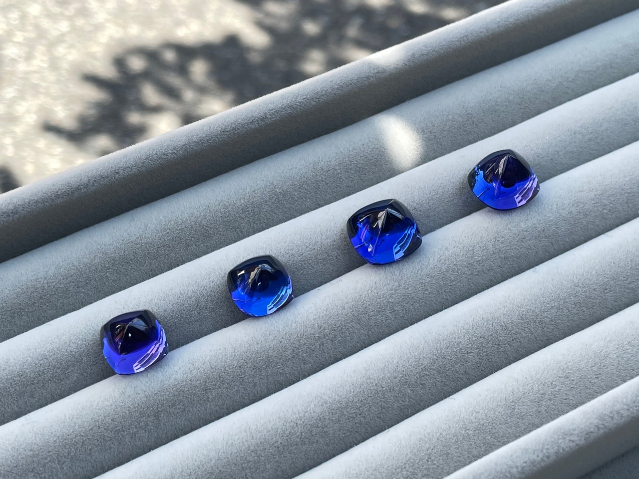 タンザナイト シュガーローフ ①9.7mm