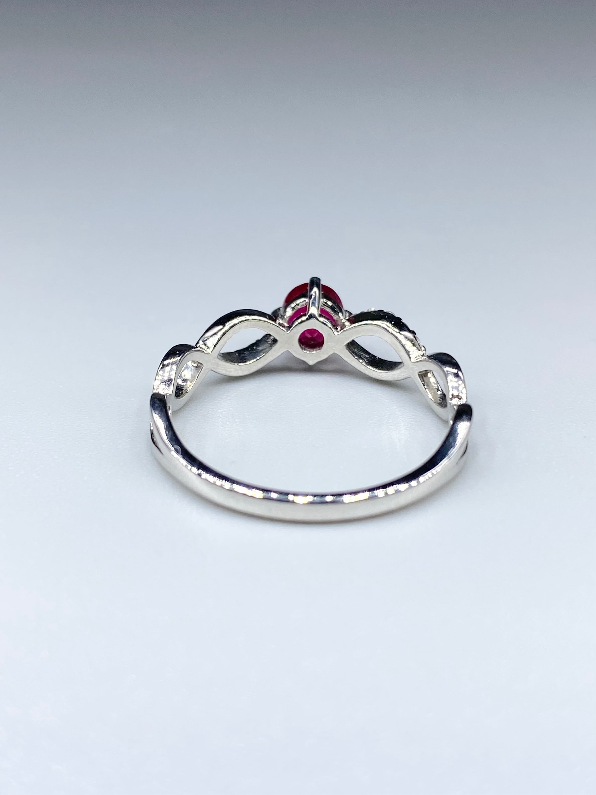 ピジョンブラッドルビー 0.54ct / ダイヤモンド 計0.06ct Pt950 リング