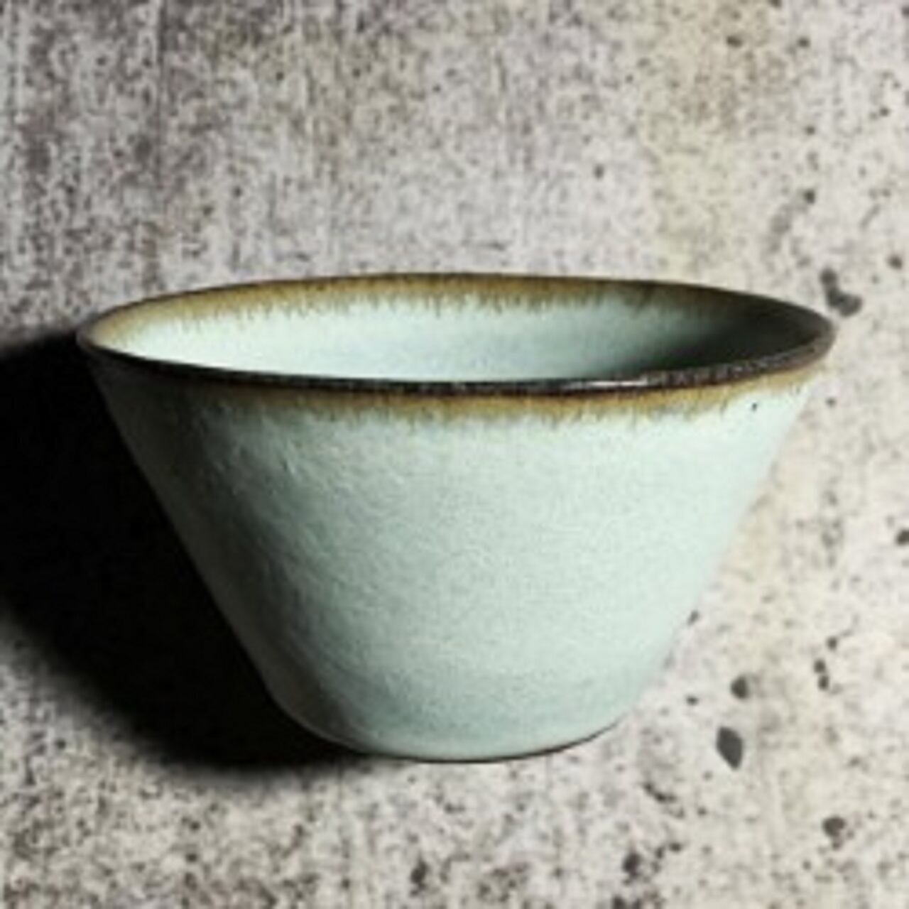 ふちどり台形鉢 モスホワイト