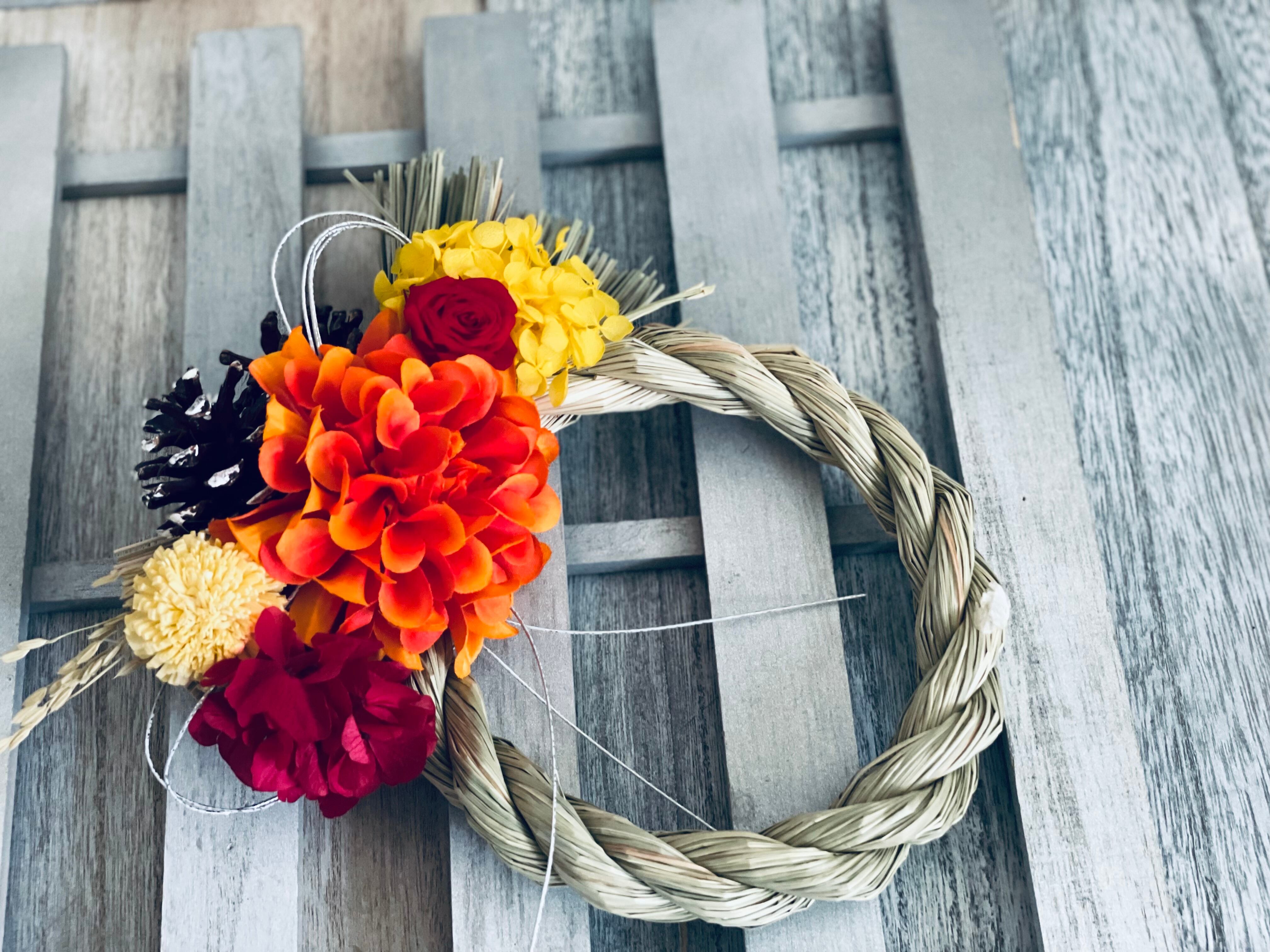 ☸オレンジダリアとバラの正月飾り しめ縄リース 花飾り☆謹賀新年