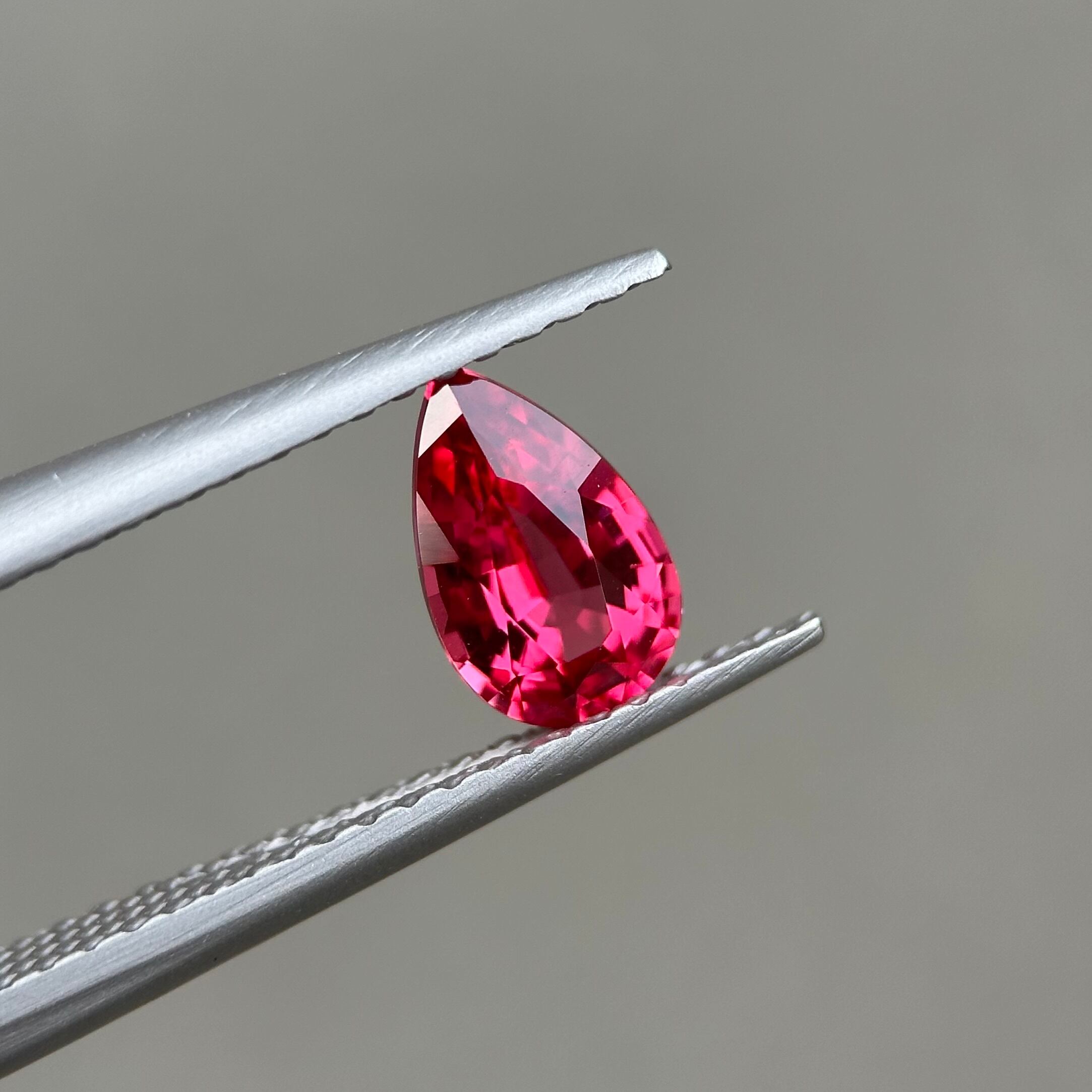 レッドスピネル 7.4x4.7x3.1mm,0.70ct, ベトナム産 | ROSWAY ONLINE SHOP