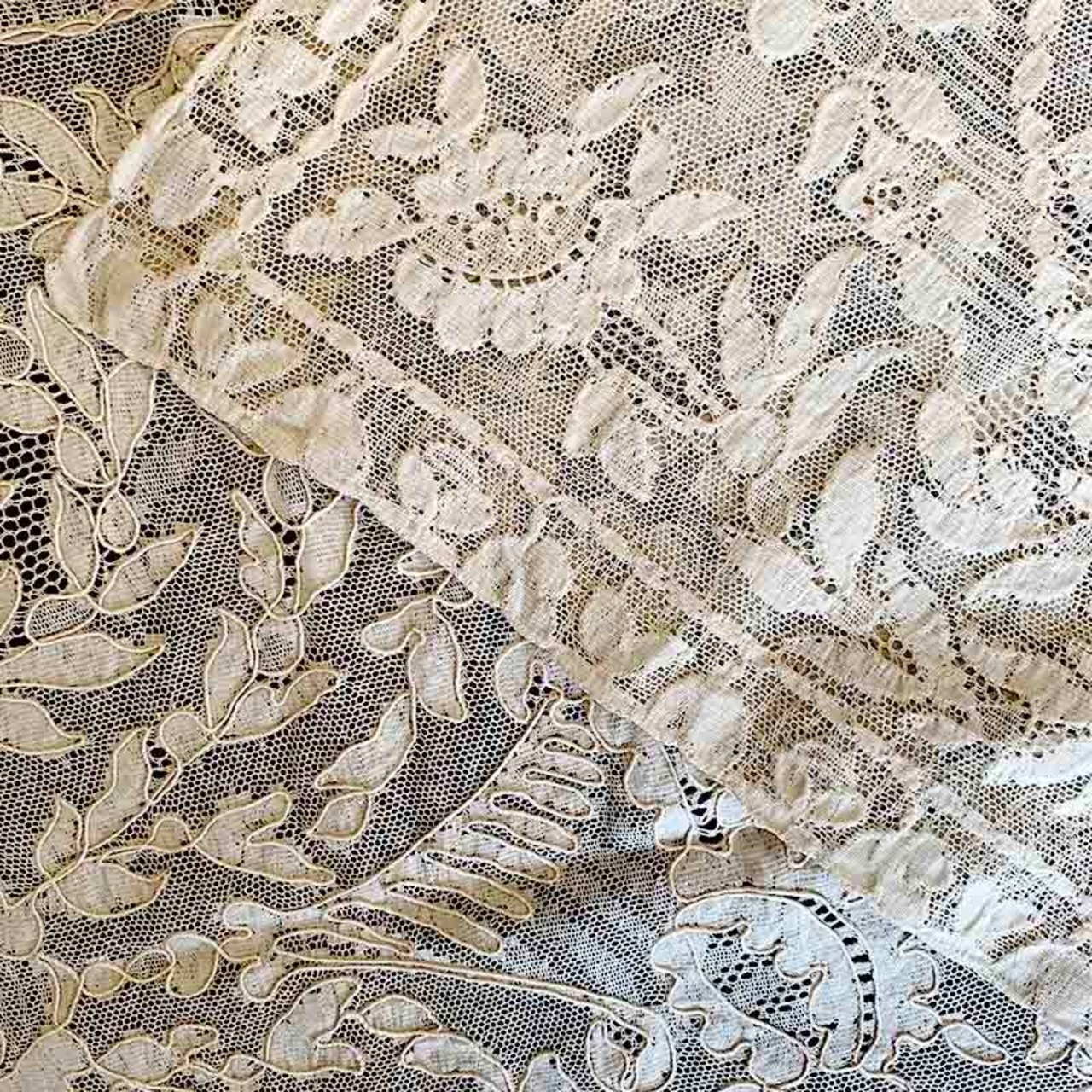 テーブルセンター　ベージュレース　植物　カレーレース 12CLda21