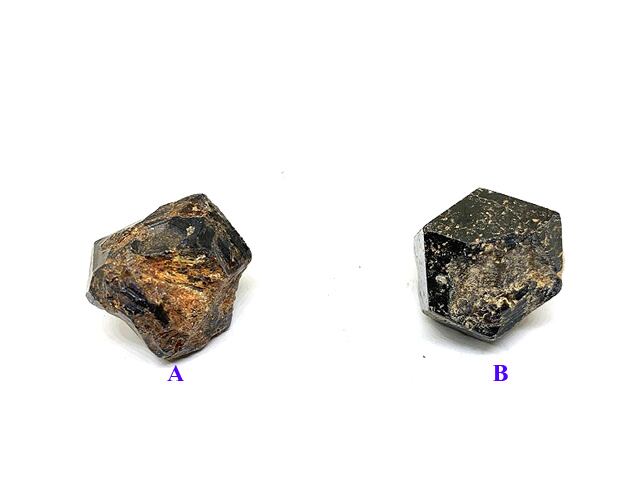 アンドラダイト + クリノクロア ガーネット 原石156,3g AND061 94b9bc108149292dbf4de450c7bbf1