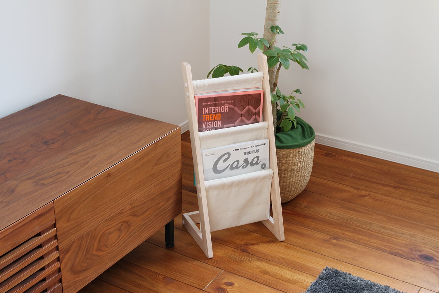 低価格の リビング収納 マガジンラック 木製 スリム 薄型 おしゃれ ブックシェルフ 本棚 大容量 ブックスタンド ディスプレイラック チェスト Supplystudies Com