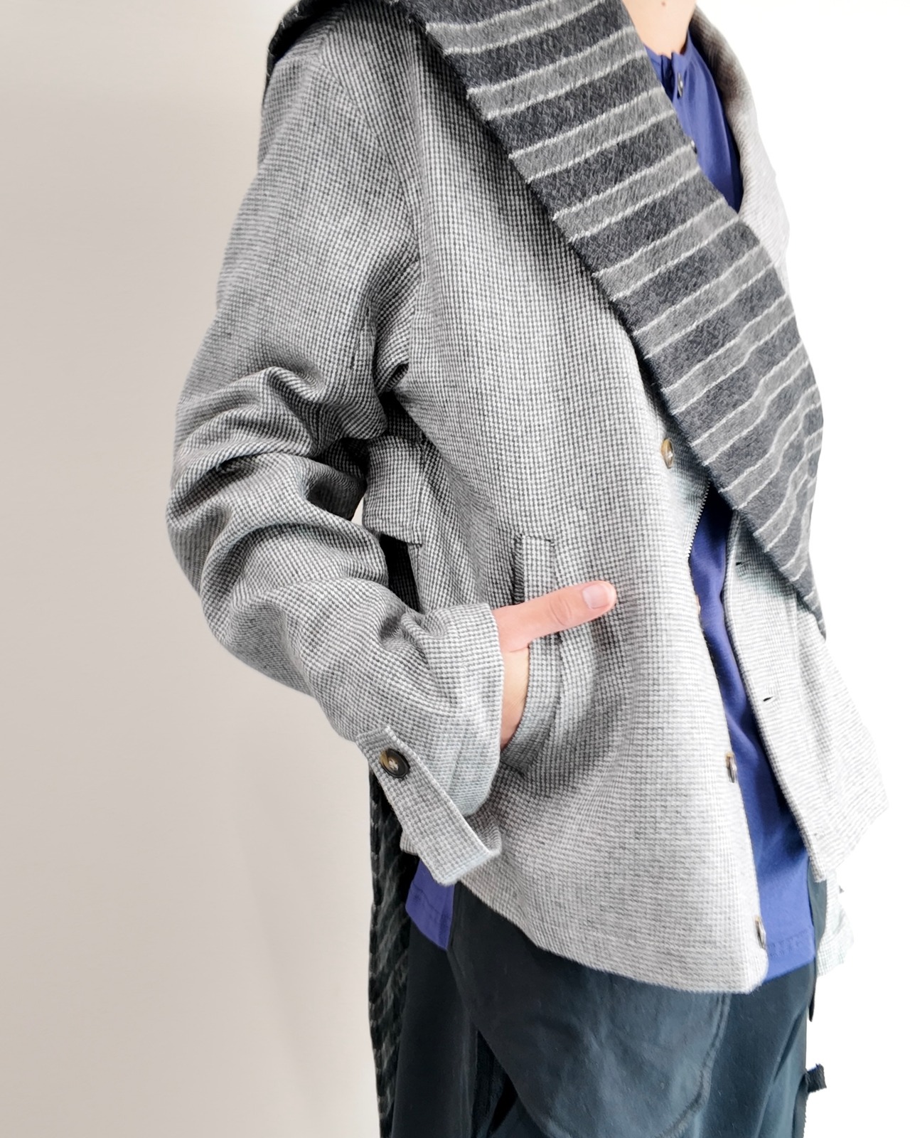 【26/AW STRONGTHE】GREY / SBAI TAILORED BIKER JACKET WITH DETACHABLE SASH SCARF
