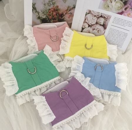 ドッグ 犬 小型犬 ベスト ハーネス 散歩グッズ フリル 袖無し 肩出し カラフル ストラップ デコ パール かわいい 上品 おしゃれ レトロ 個性的 モード系 エレガント 主役級 存在感 ラブリー キュート プリンセス フェアリー ラグジュアリー シンプル フレンチ シック 無地 オールシーズン シーズンレス 男の子 女の子 成犬 お出かけ 旅行 公園 休日 カフェ ガーデン 散歩 ウォーキング お揃い 普段使い インスタ映え XS S M L XL 2XL イエロー ピンク ブルー レッド パステル