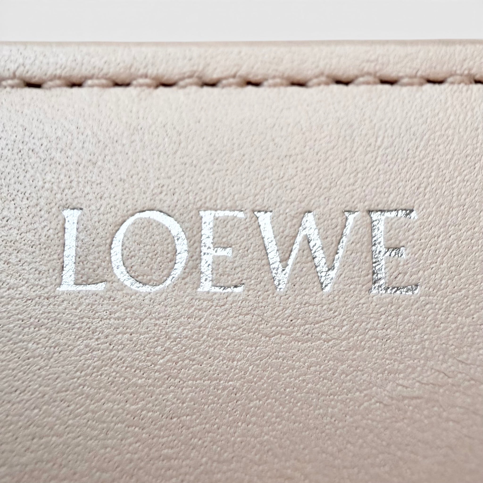 LOEWE Daisy Zip Coin Purse Pink | BRAND RESORT Online |【公式