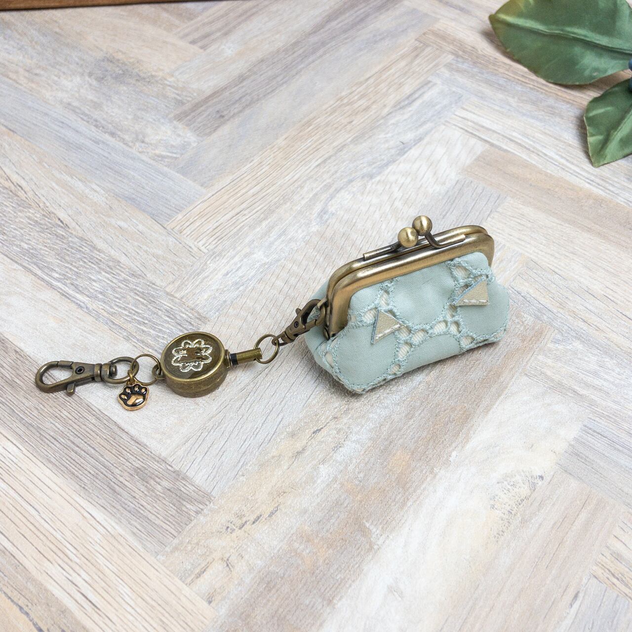 がま口　ポーチ　ミニ財布　ケース　小銭入れ　小物入れ　水色 口金式 牛革 がま口 ミニ財布 コインケース | 株式会社 喜市 | Japan