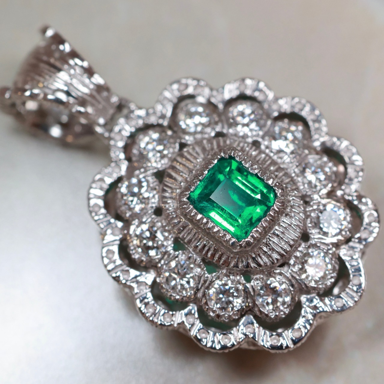 エメラルド 0.37ct ダイヤ ダイヤモンド 0.06ct ペンダントトップ  