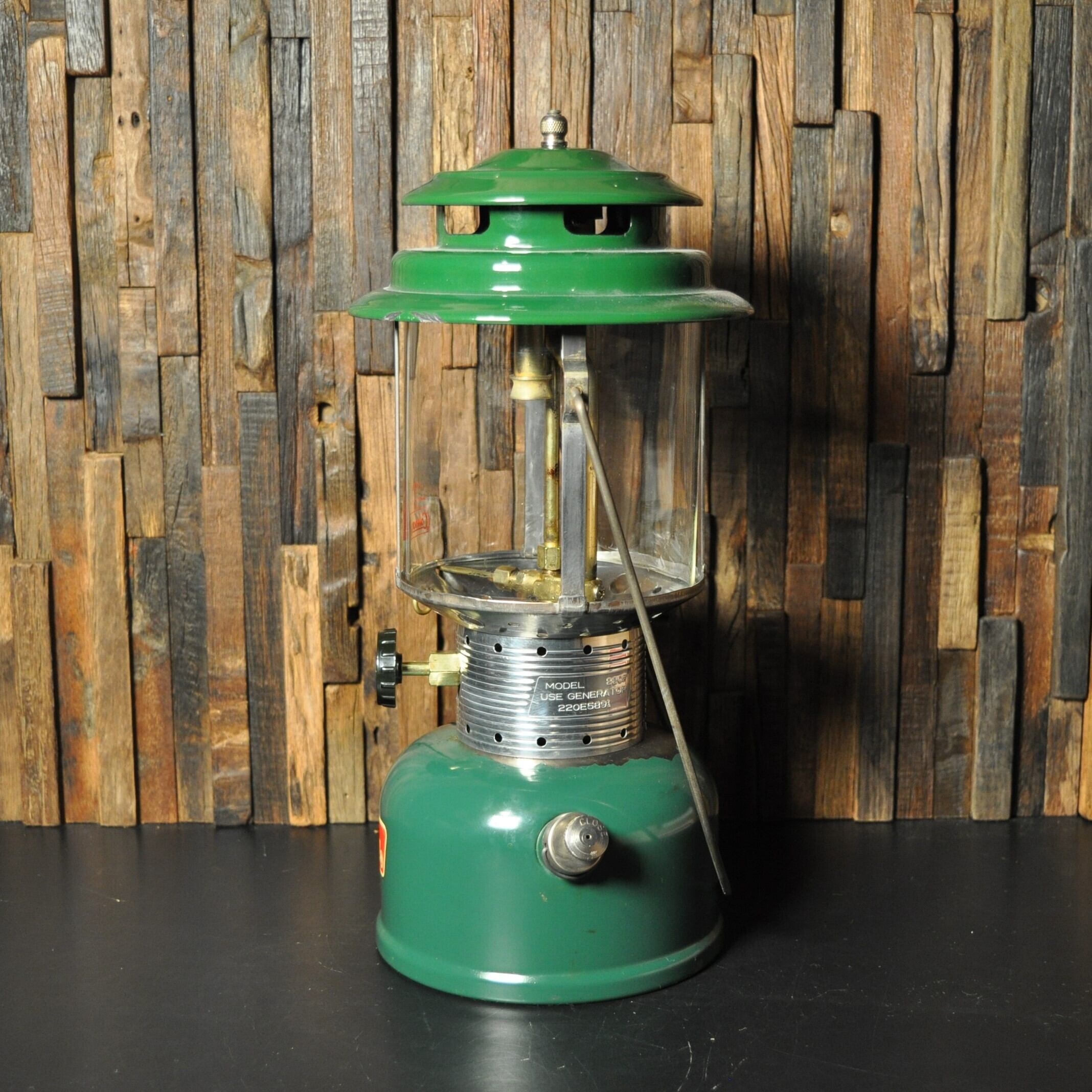 Coleman - コールマン 220Ｆランタン コールマンのヴィンテージランタン220! アルファベットが変わる