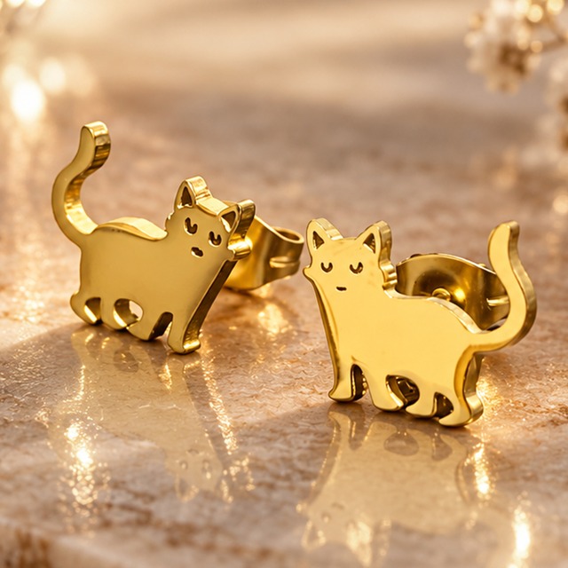 ネコ ピアス ゴールド 52 金属アレルギー対応 ステンレス 両耳セット レディース 小ぶり 猫モチーフ ネコ 猫 ねこ