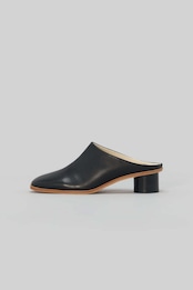_Fot - wood heel mules_circle :Black|メープルウッドヒール/静かな輪郭のミュール