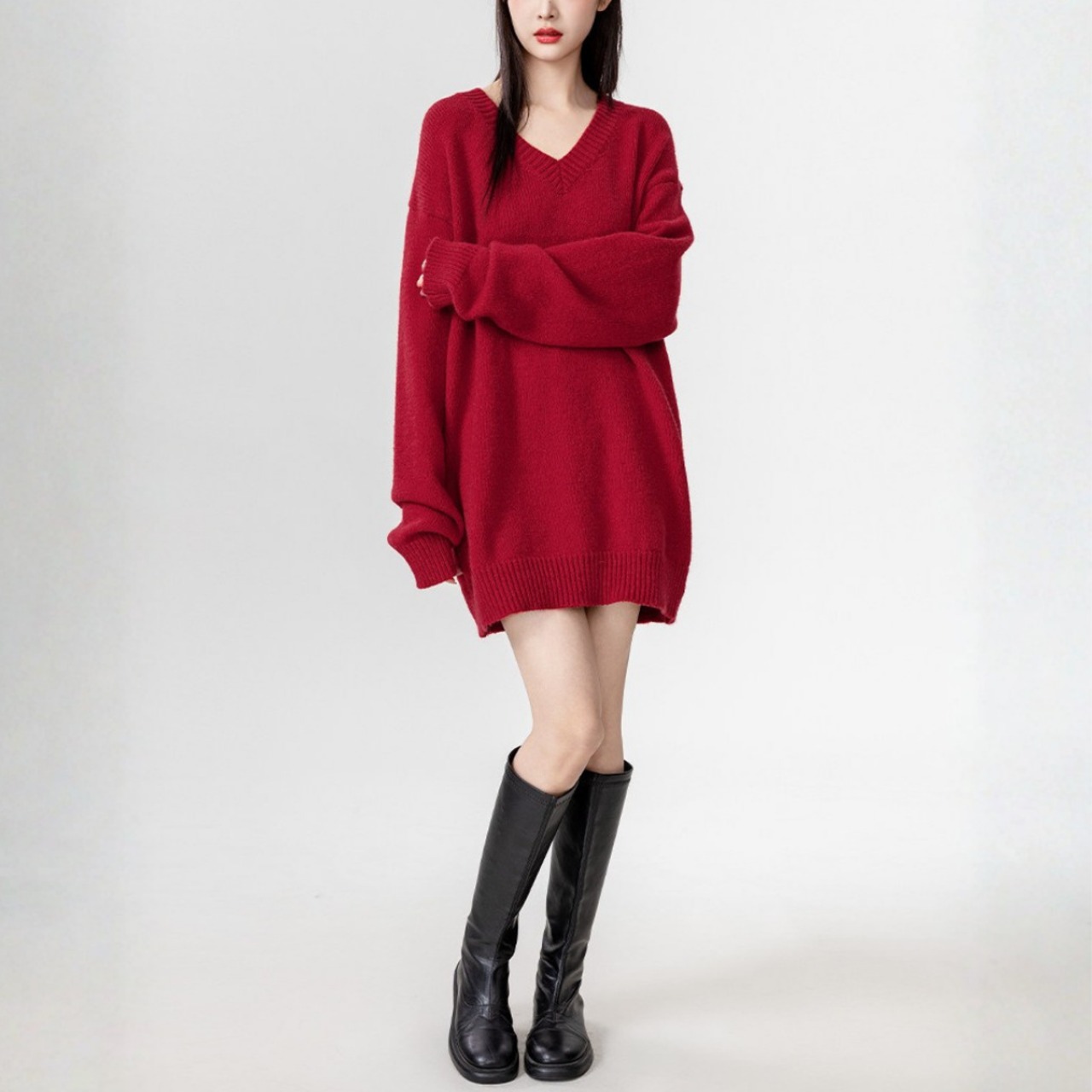 Mid-length relaxed fit black V-neck knit sweater (ME317)