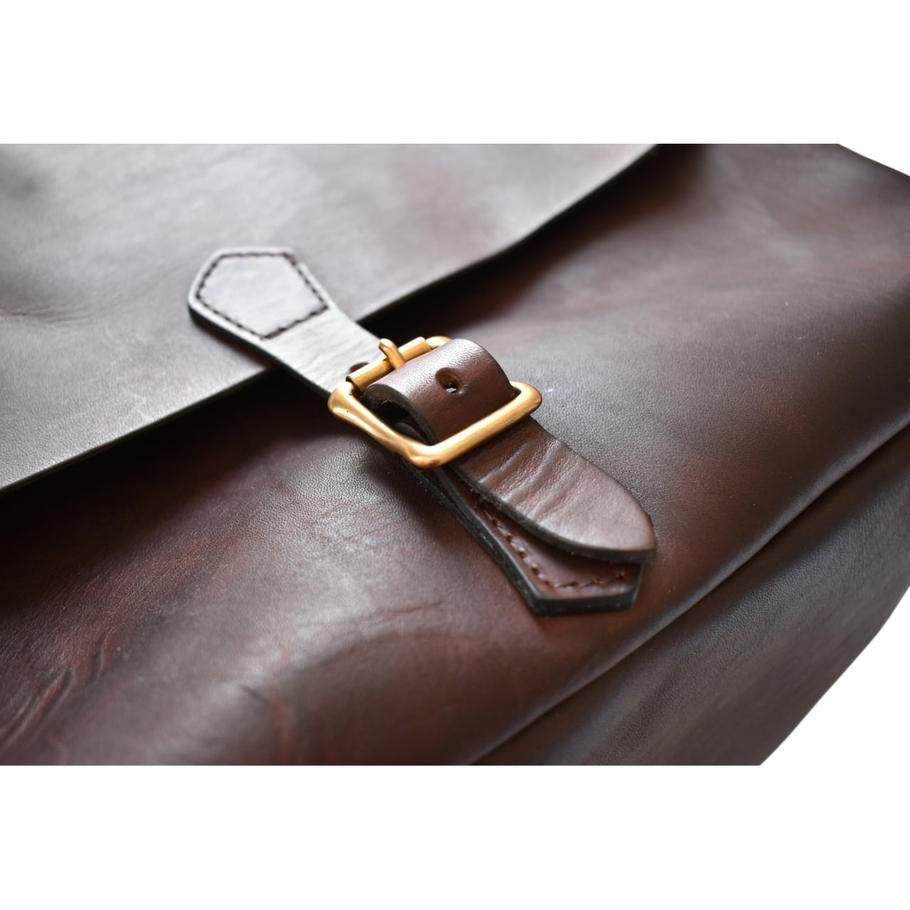 vasco / LEATHER POSTMAN SHOULDER BAG LARGE (PLANE) - レザー ポスト